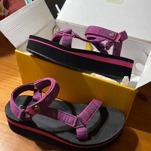 Sporty B Yellow box shoes size 8